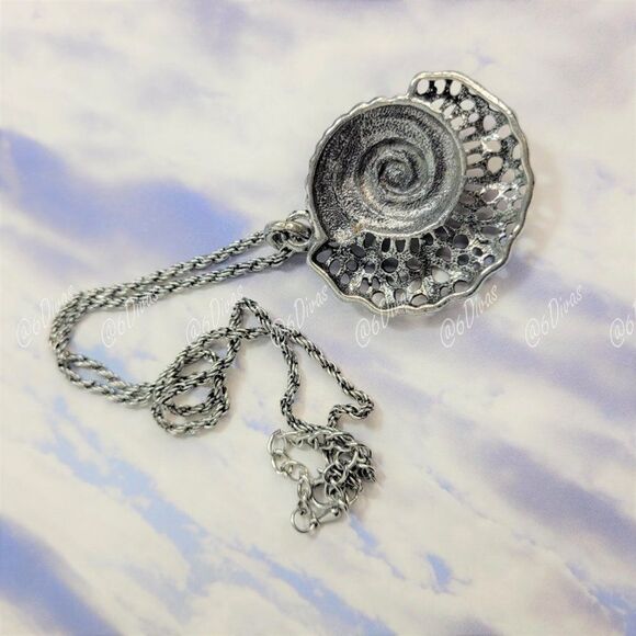 Silver Snail Pendant necklace - Picture 4 of 4